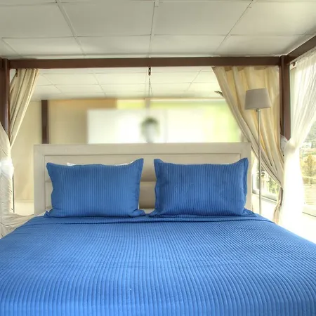 Hotel Smart Luxury & 4*